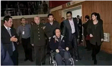 ë��Ů����������¶��